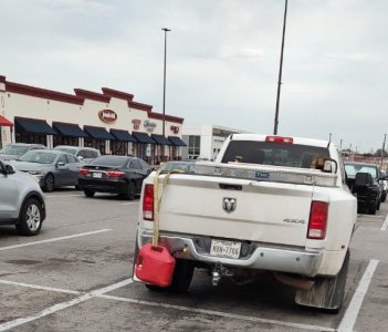 truckgascan.jpg