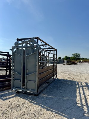 alley with head gate.jpg
