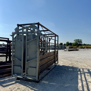 alley with head gate.jpg